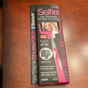 Bluetooth Selfie Shutter Stick  - NEW in box - hot pink - lots of functions 📸📱